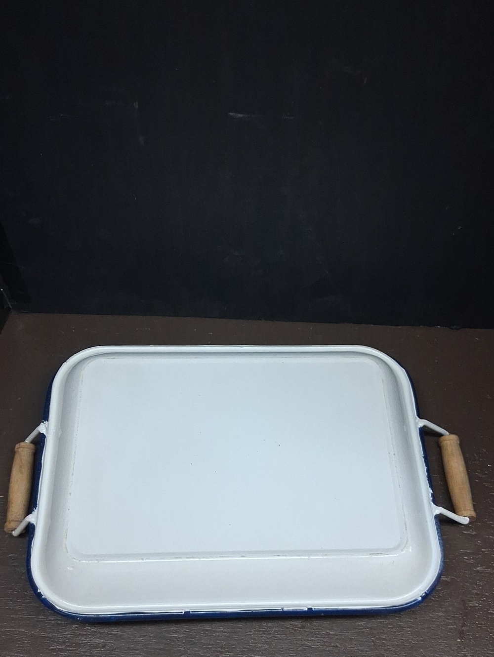 white enamel tray with distressed blue trim, wood handles - NEW - Picture 3 of 5